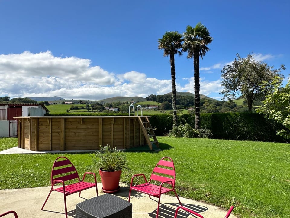 Maison Pays Basque 12 pers piscine House in French Basque Country