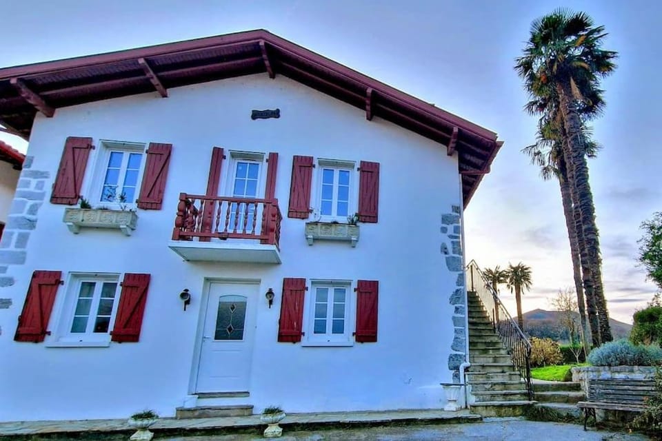 Maison Pays Basque 12 pers piscine House in French Basque Country