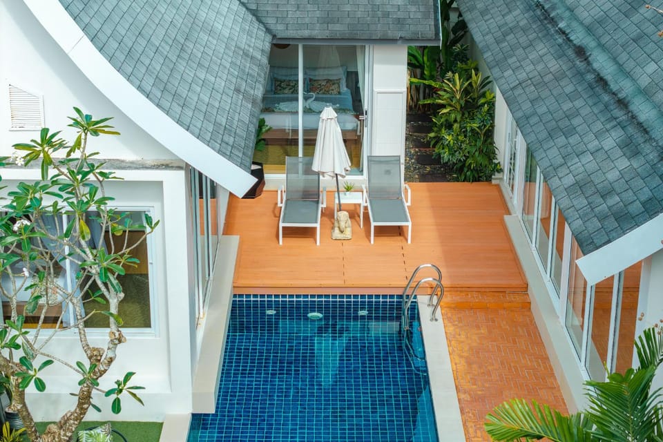 Patio, Day, Bird's eye view, Pool view, Swimming pool, sunbed