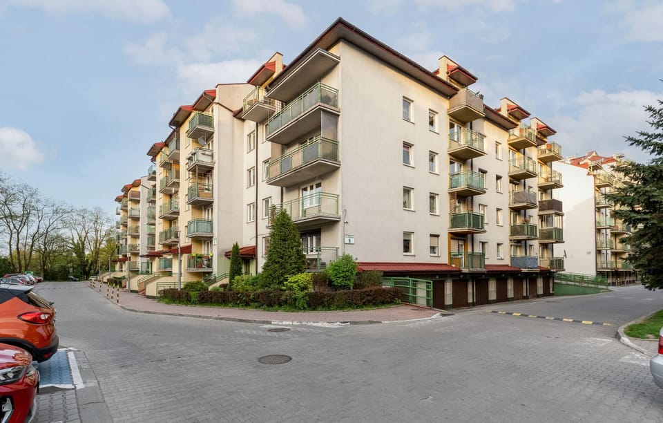 Property building, Neighbourhood, Location