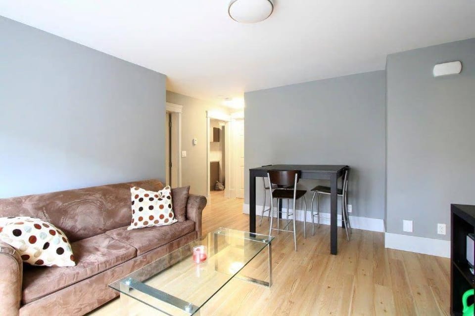 QE Park Garden suite 3BR 1.5Ba House in Vancouver