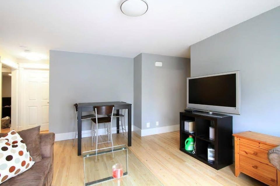 QE Park Garden suite 3BR 1.5Ba House in Vancouver