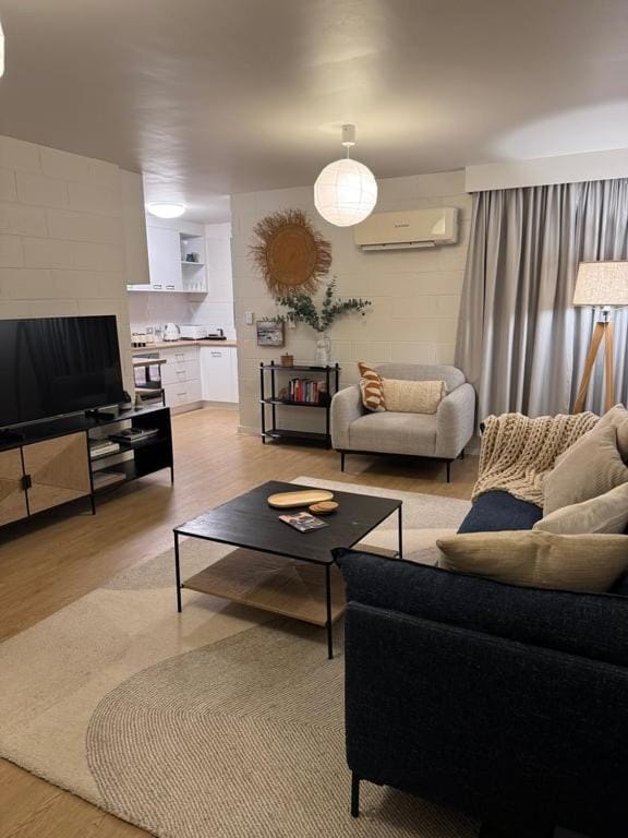 Trevallyn Hills View Pad | CBD + Free Carpark Apartment in Launceston