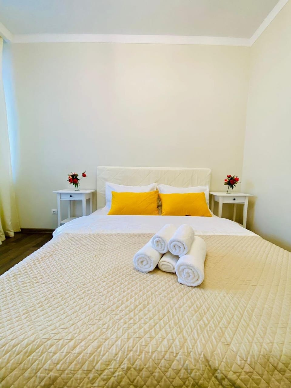 Bed, Bedroom, towels