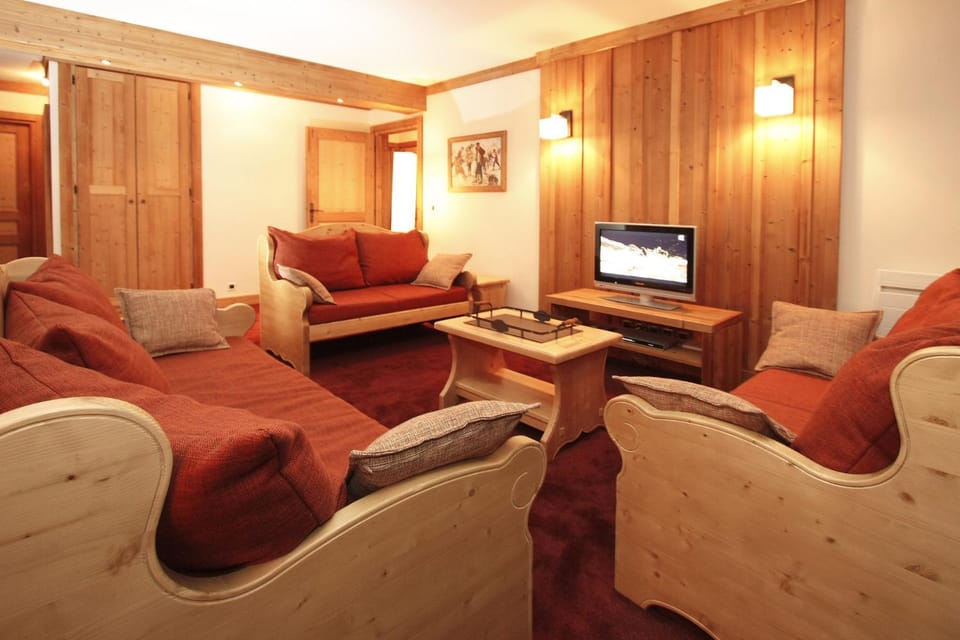 Communal lounge/ TV room, Living room