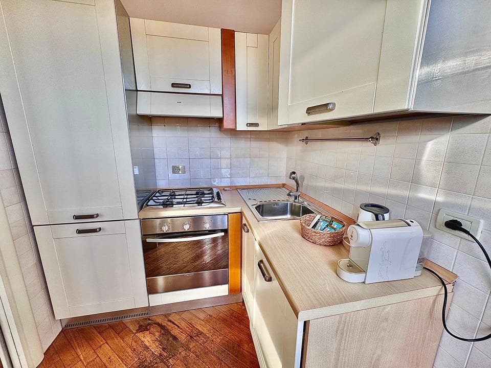Kitchen or kitchenette, oven, stove