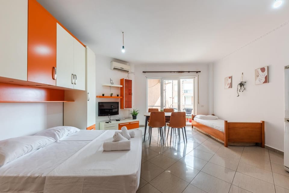 Bed, Kitchen or kitchenette, Living room, Photo of the whole room, Seating area, Dining area, Bedroom, towels, wardrobe, air conditioner