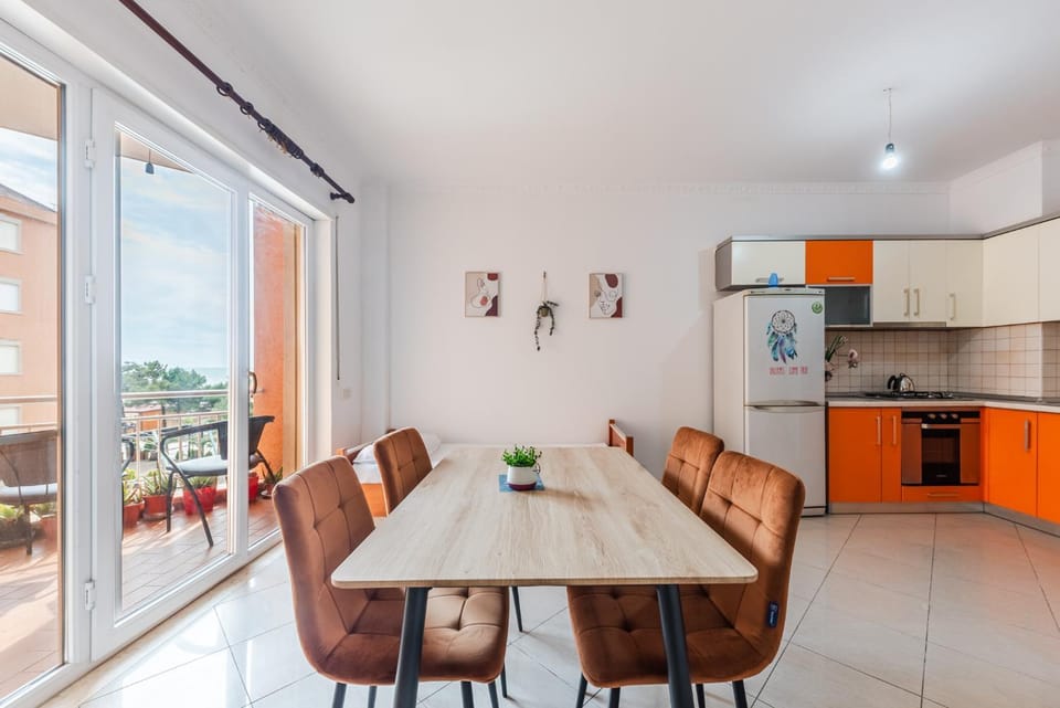 Kitchen or kitchenette, Living room, Seating area, Dining area