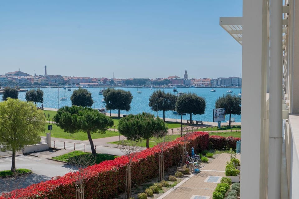 City view, Sea view