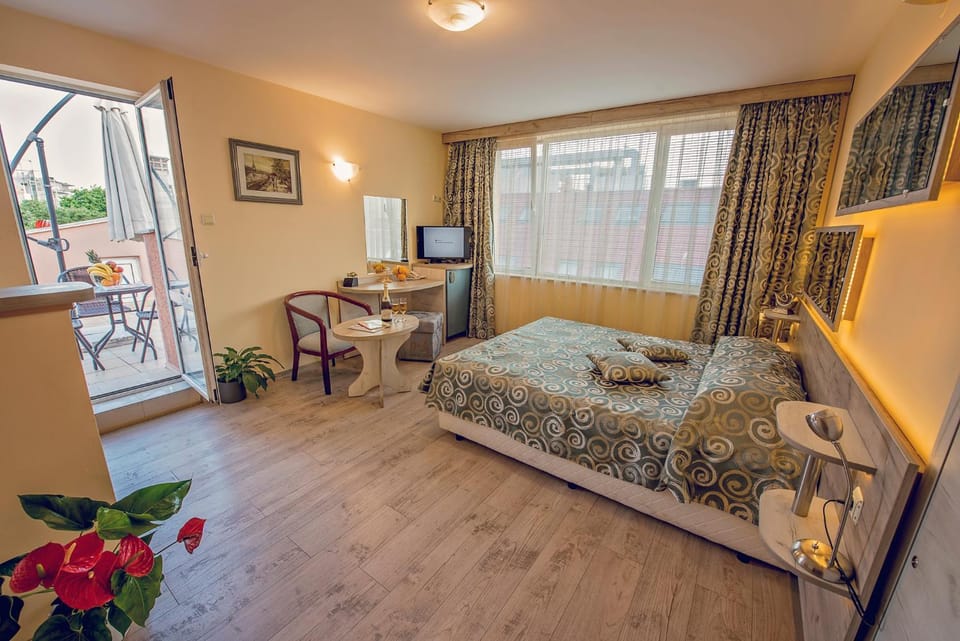 Living room, Photo of the whole room