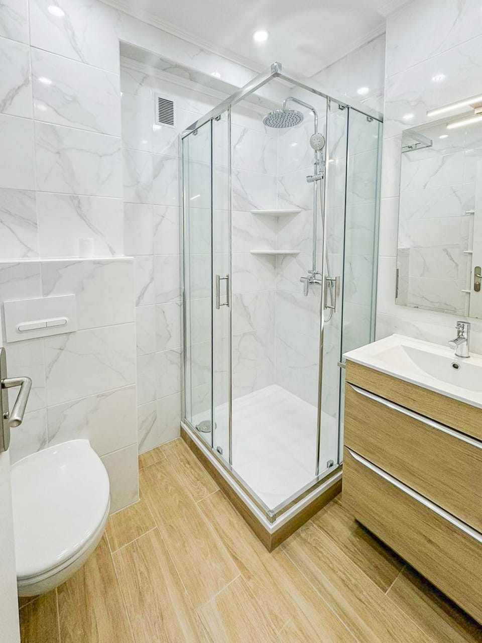 Shower, Toilet, Bathroom, towels