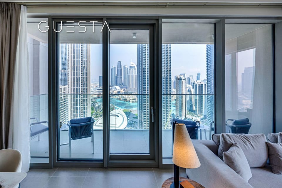 View (from property/room), Balcony/Terrace, Living room, Seating area, City view