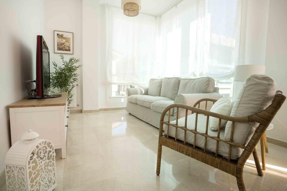 Communal lounge/ TV room, TV and multimedia, Living room, Evening entertainment