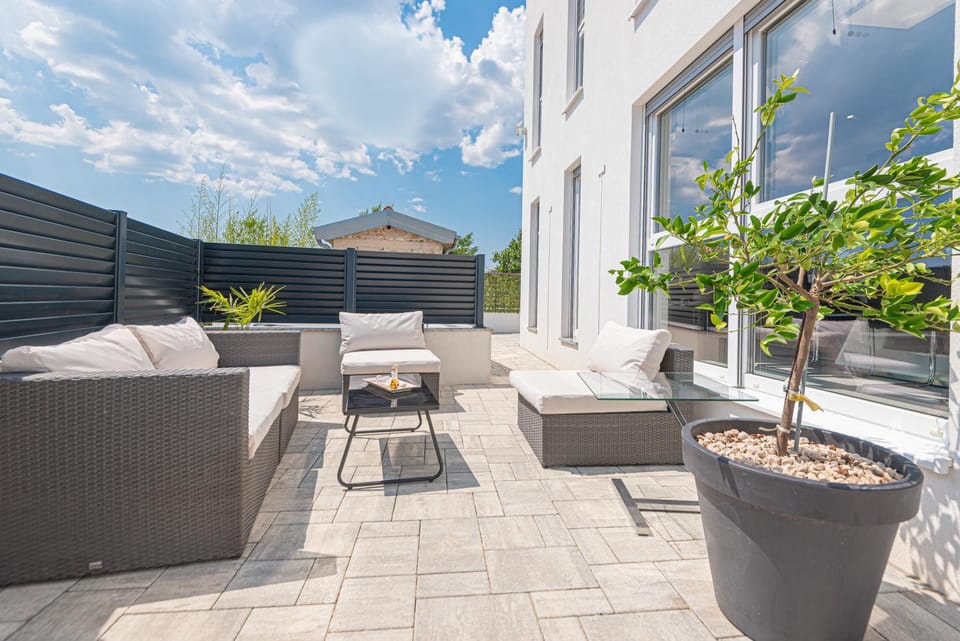 VILA VASILJ dein eigener Pool oder dein eigener Whirlpool mit Aussicht, dein Urlaub, deine Privatsphäre, deine Wahl Apartment in Šibenik-Knin County, Croatia