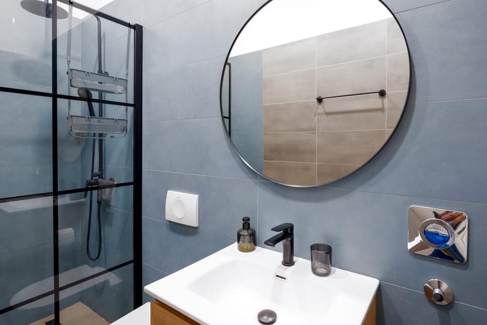Shower, Bathroom, towels