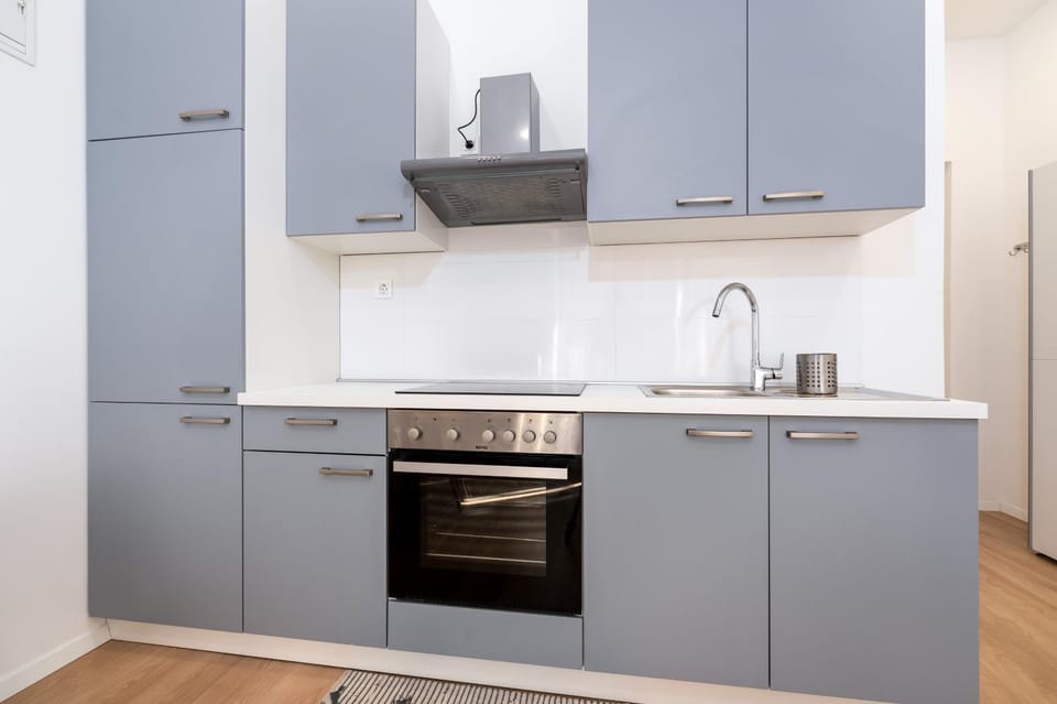 Coffee/tea facilities, Kitchen or kitchenette, oven, stove, toaster