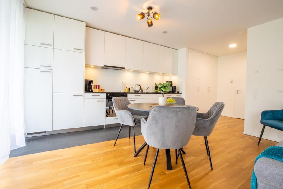 Kitchen or kitchenette, Seating area, Dining area, minibar, pet friendly, stove