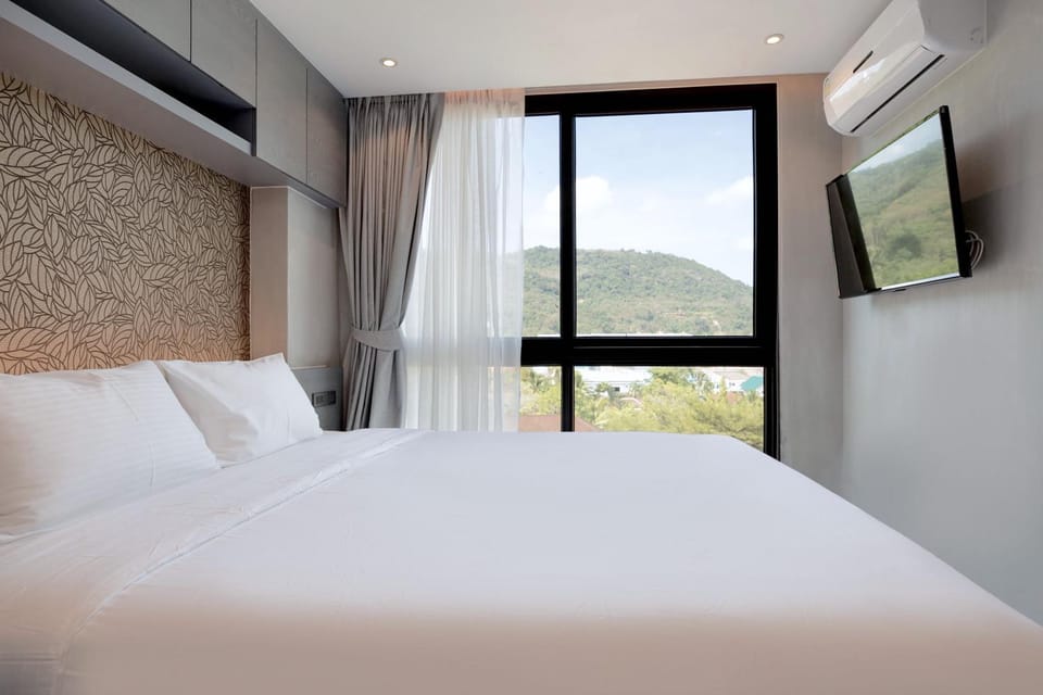 Bed, Photo of the whole room, Bedroom, Mountain view, air conditioner