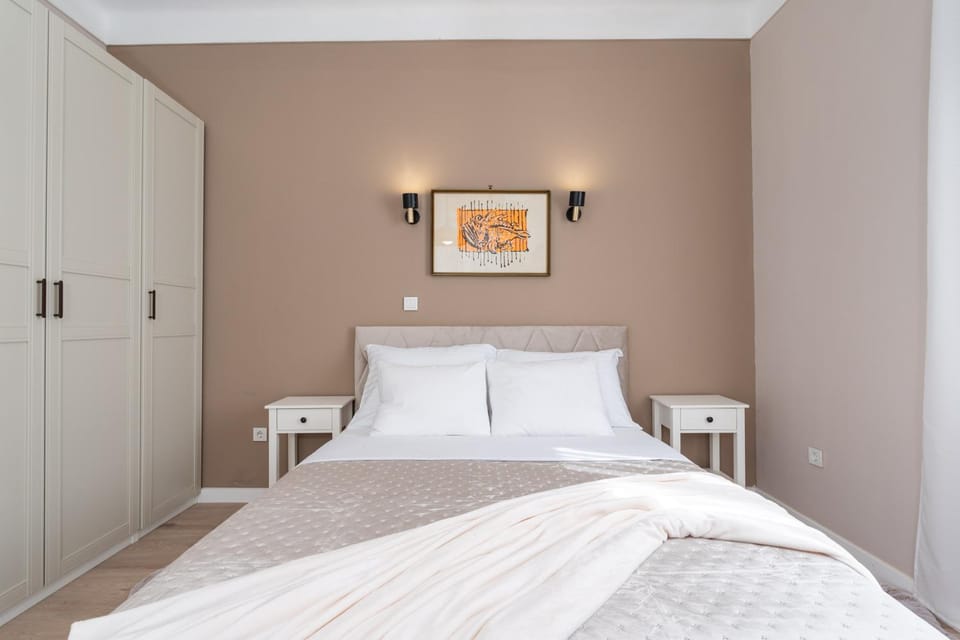 Bed, Bedroom, hair dresser, wardrobe