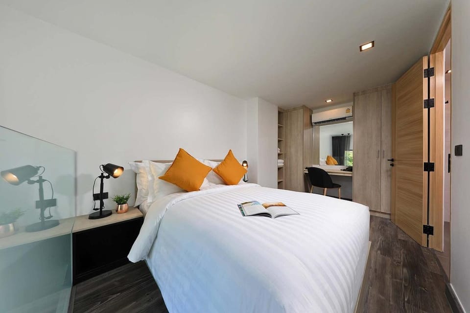 Bed, Photo of the whole room, Bedroom, hair dresser, wardrobe