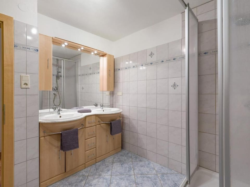 Shower, Bathroom, towels