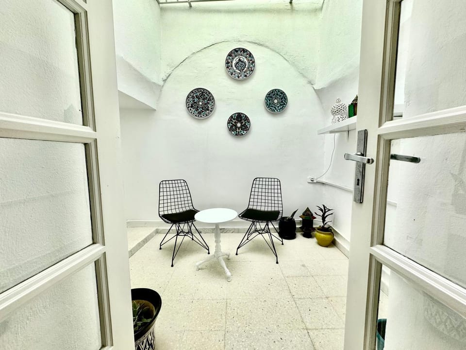 Seating area, Dining area