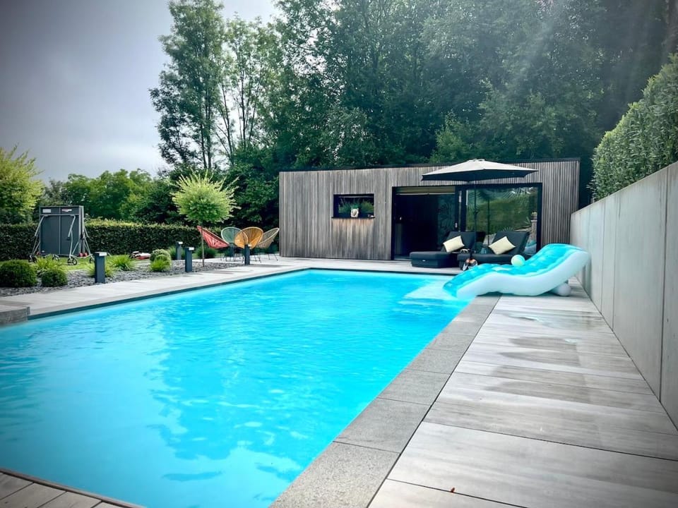 Property building, Swimming pool