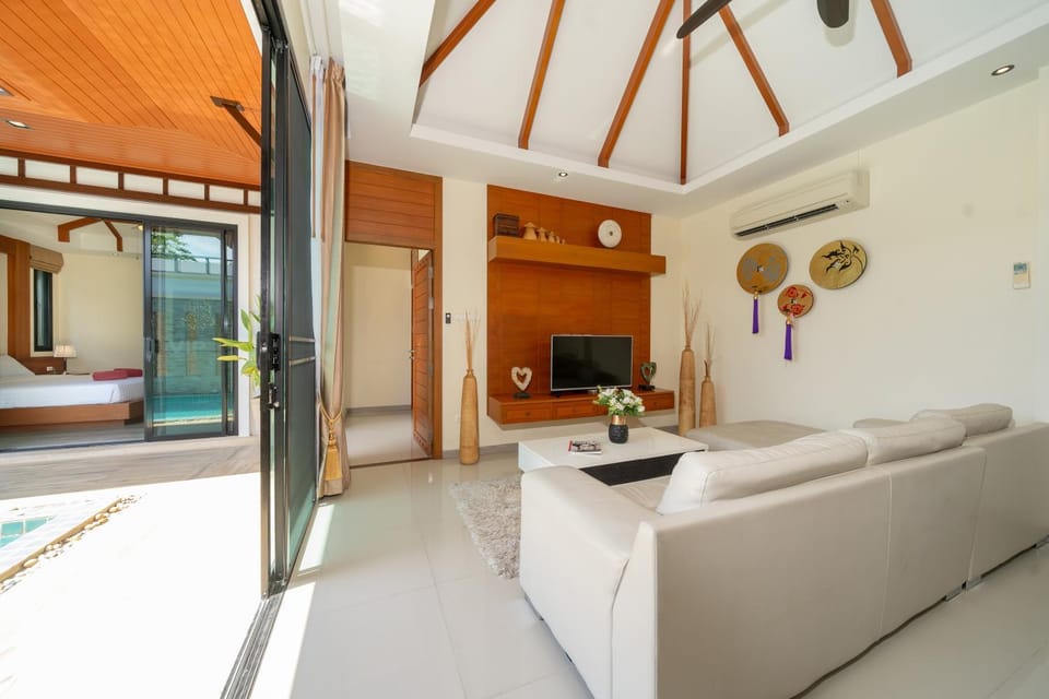 TV and multimedia, Living room, Seating area, Evening entertainment