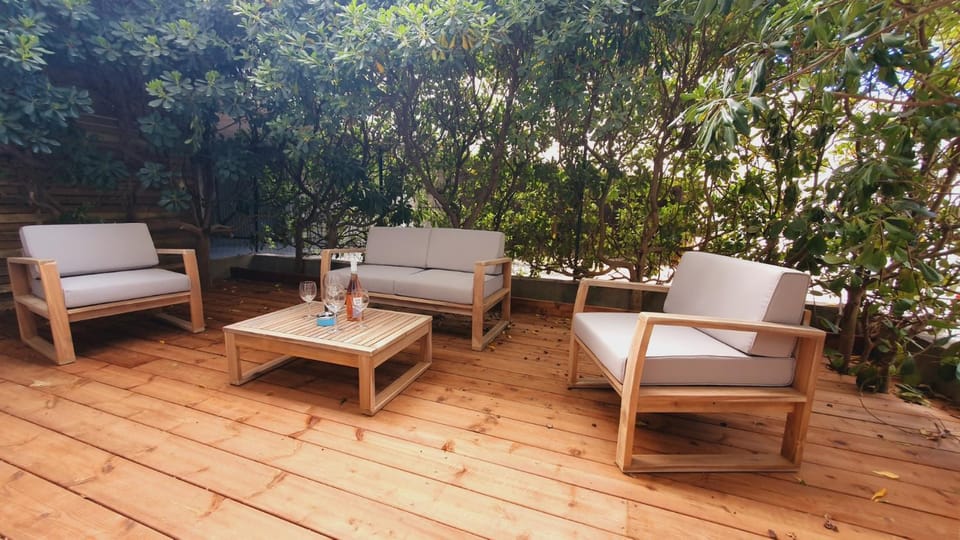 Patio, Living room