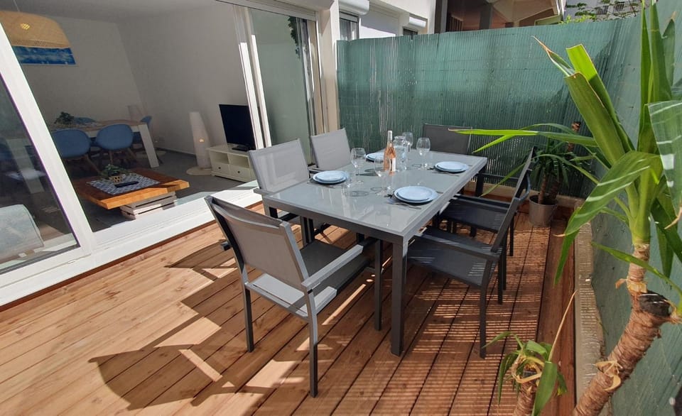 Patio, Dining area