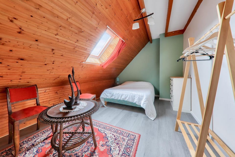Bed, Bedroom