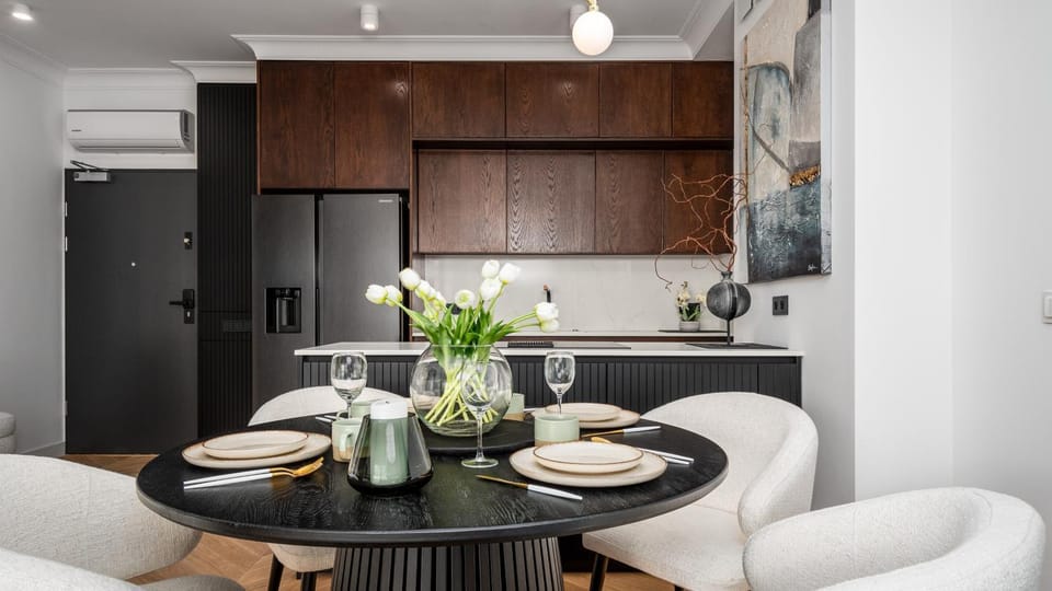 Kitchen or kitchenette, Living room, Seating area, Dining area