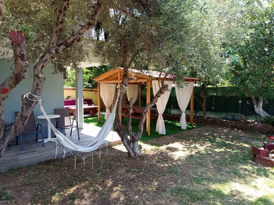 Spring, Day, Summer, Garden, Dining area, Garden view, sunbed
