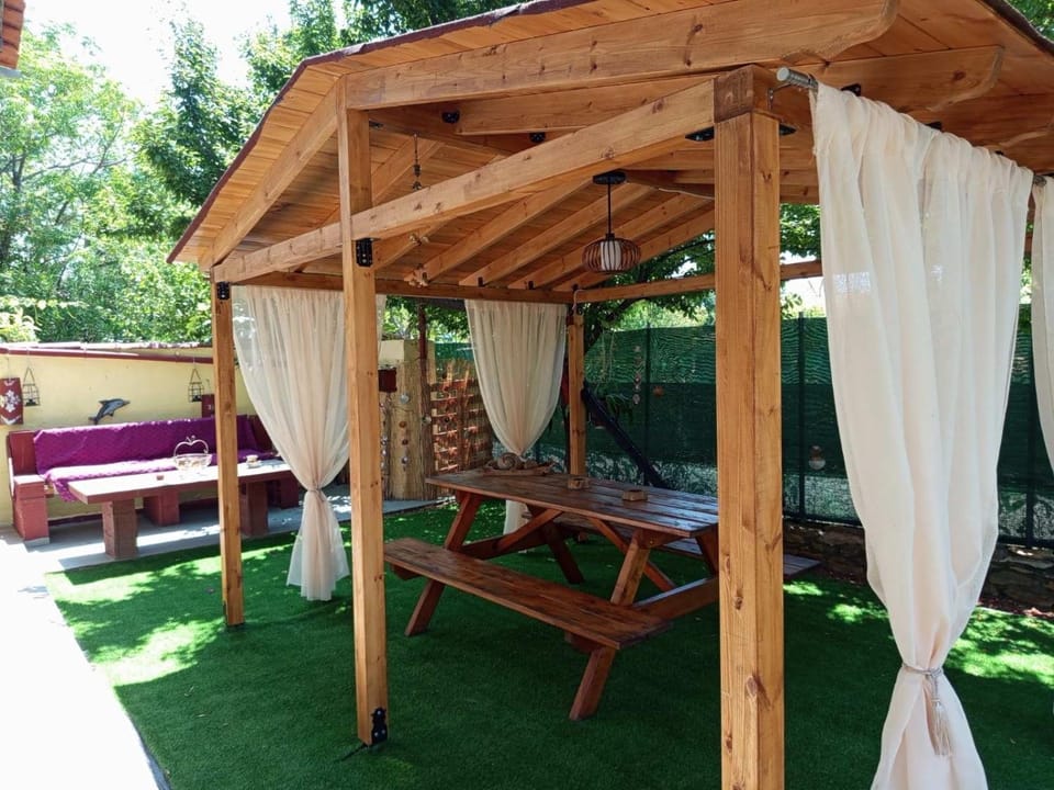 Patio, Spring, Day, Summer, Garden, Dining area, Garden view