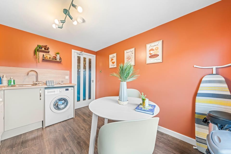 Dining area, kitchen