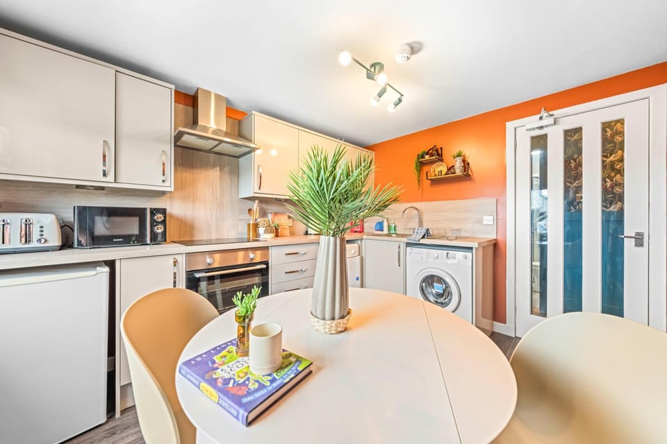 Dining area, kitchen