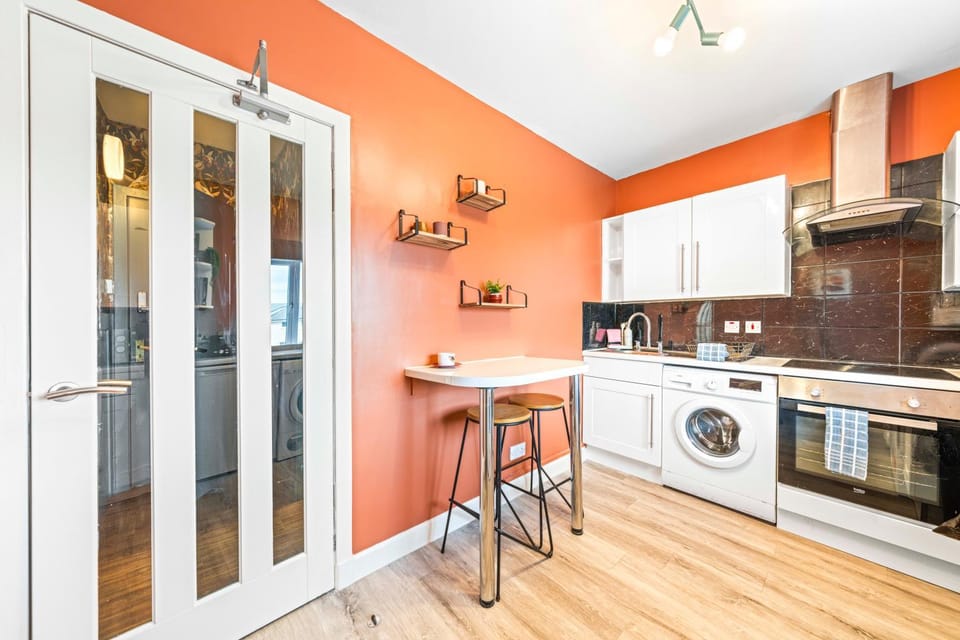 Dining area, kitchen