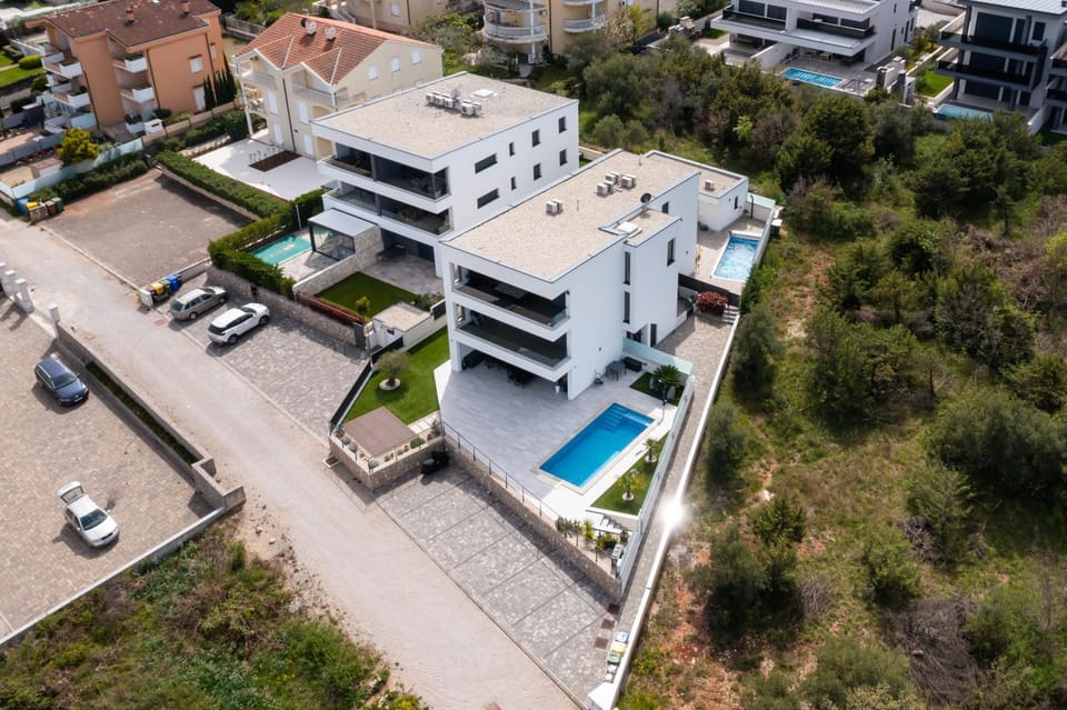 Property building, Bird's eye view