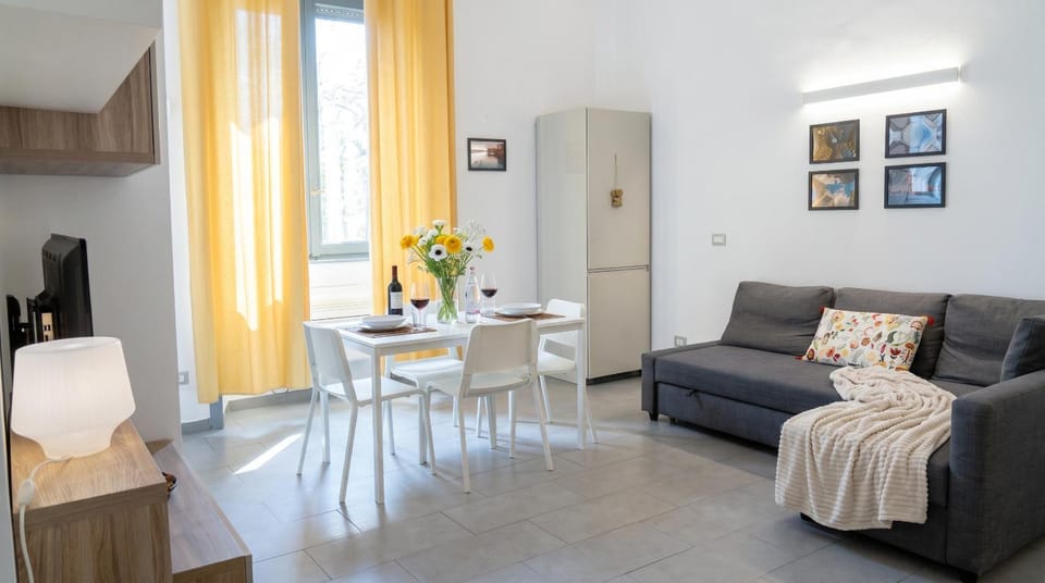 Living room, Seating area, Dining area