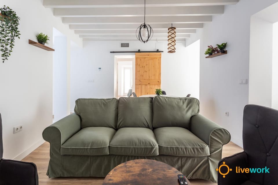 Living room, Photo of the whole room