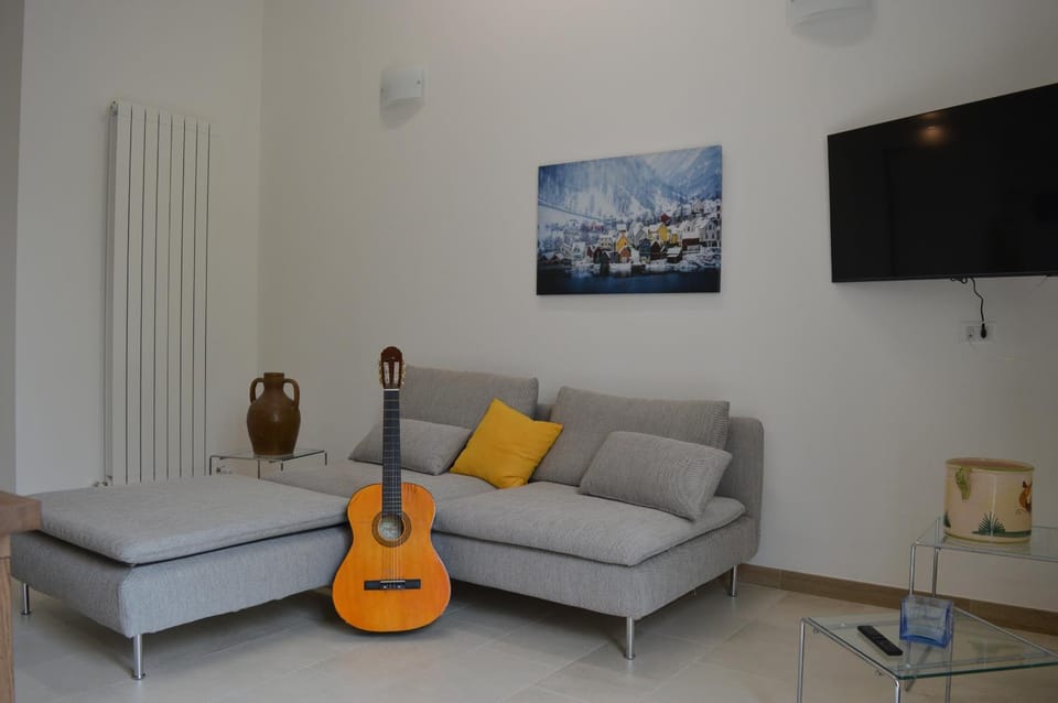 Communal lounge/ TV room, TV and multimedia, Living room