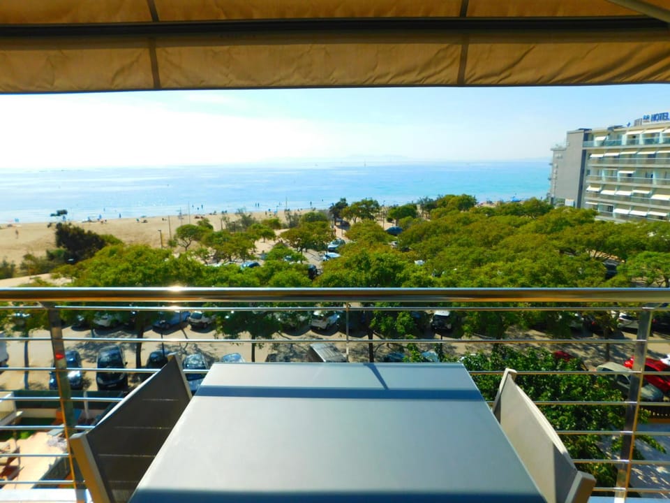 GMID IMMO A221 atico duplex con piscina, terraza y parking en primera linea de mar Roses Apartment in Roses