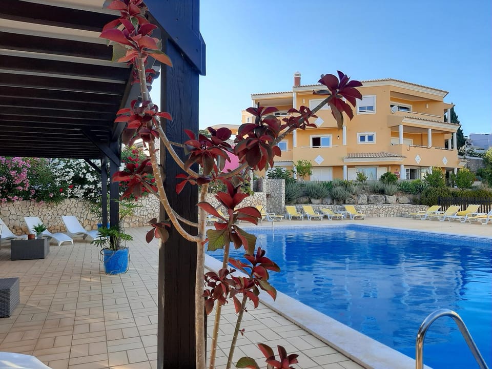 Lucie Lime GuestHouse Bed and Breakfast in Luz