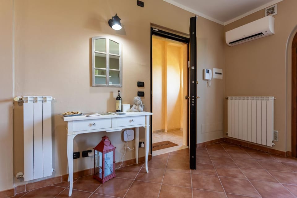 Living room, internet, air conditioner
