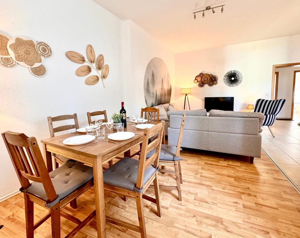 Seating area, Dining area