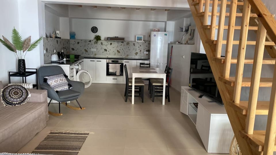 Kitchen or kitchenette, Living room
