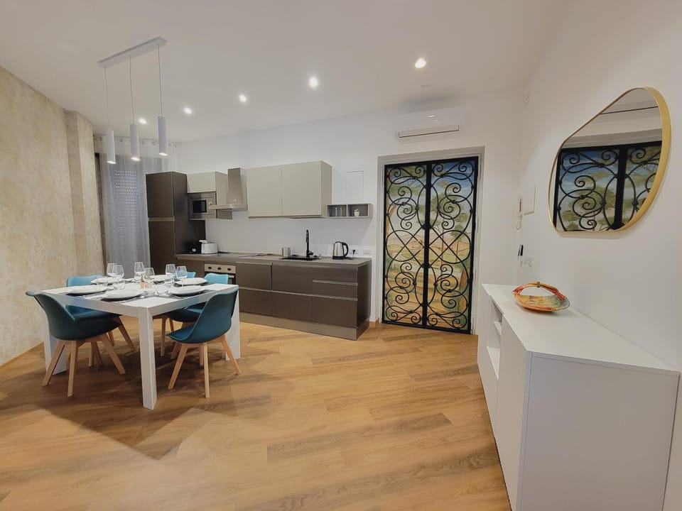 Kitchen or kitchenette, Kitchen or kitchenette, Dining area, dishwasher, oven, stove, toaster