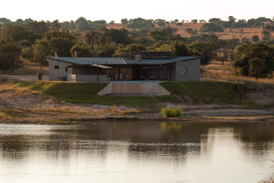 Property building, Day, Natural landscape, Garden, Lake view