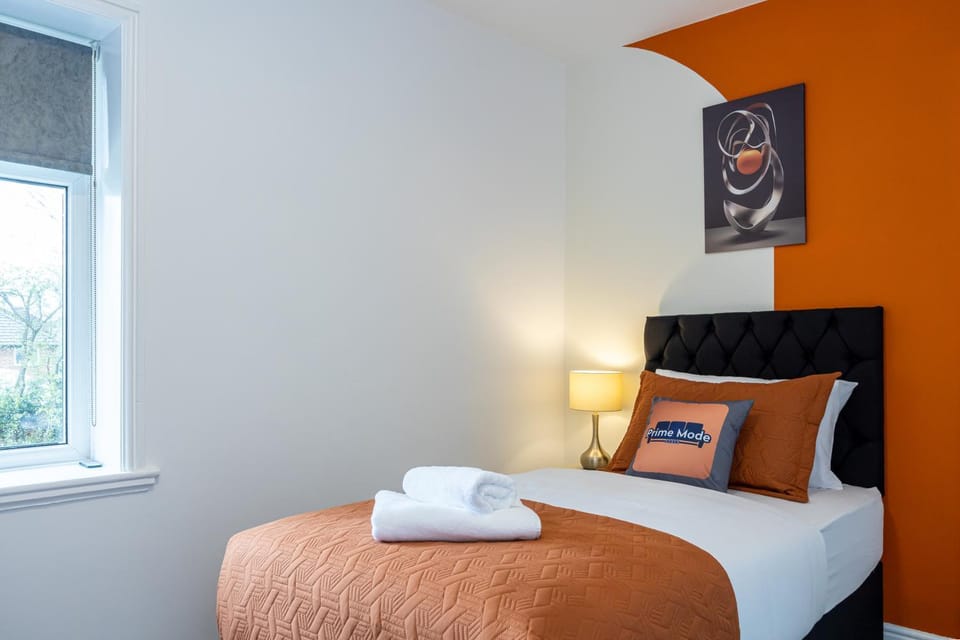 AvenueHouse-Airport-FREEParking&WIFI House in England