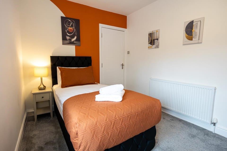 AvenueHouse-Airport-FREEParking&WIFI House in England